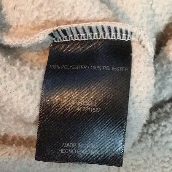 32 Degrees ❄️ fuzzy hoodie - Picture 7 of 8